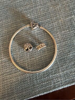 Pandora Sterling Silver Charm Bracelet with Heart Clasp  and family charm